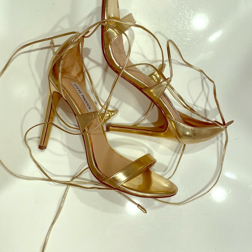 Steve Madden gold tie heels, size 8